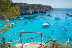 ¿Cuáles son las 4 mejores calas y playas secretas para bucear en Menorca?