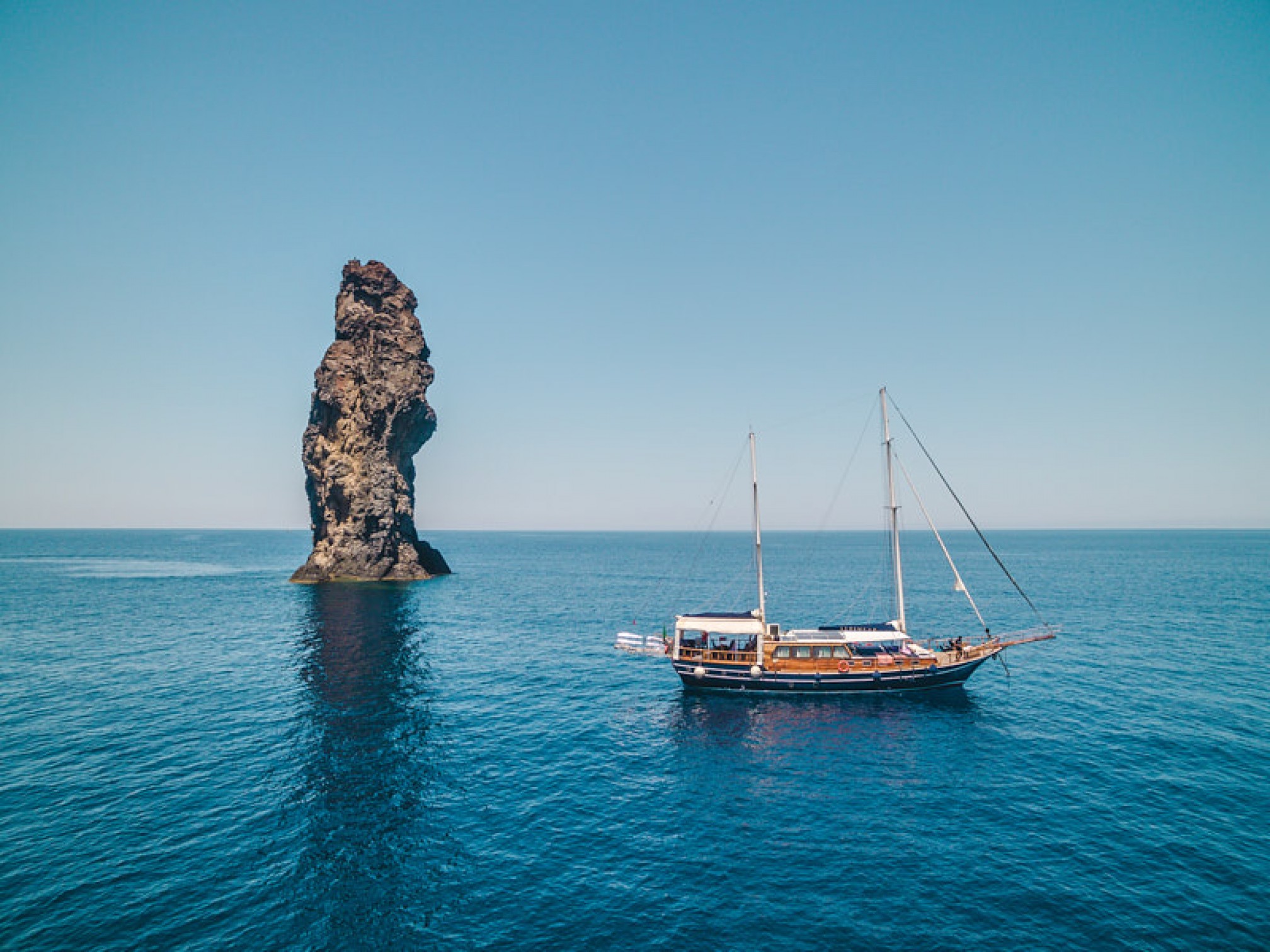 Goleta de alquiler Altinlar 12 pax navegando