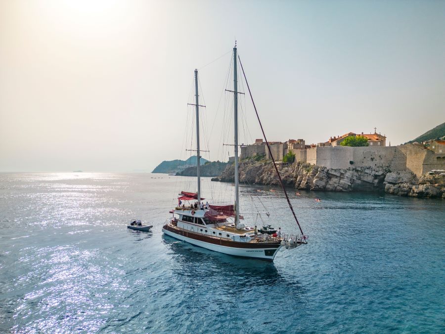 Go&eacute;lette de location Adriatic Holiday naviguant