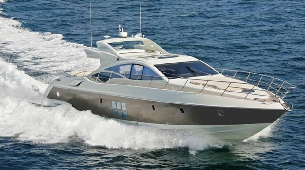 Iot de lloguer Azimut 68 "Zipi Zape" navegant