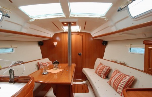 Oceanis 323 (2 cab)