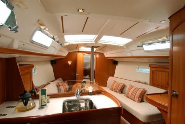 Oceanis 323 (2 cab)