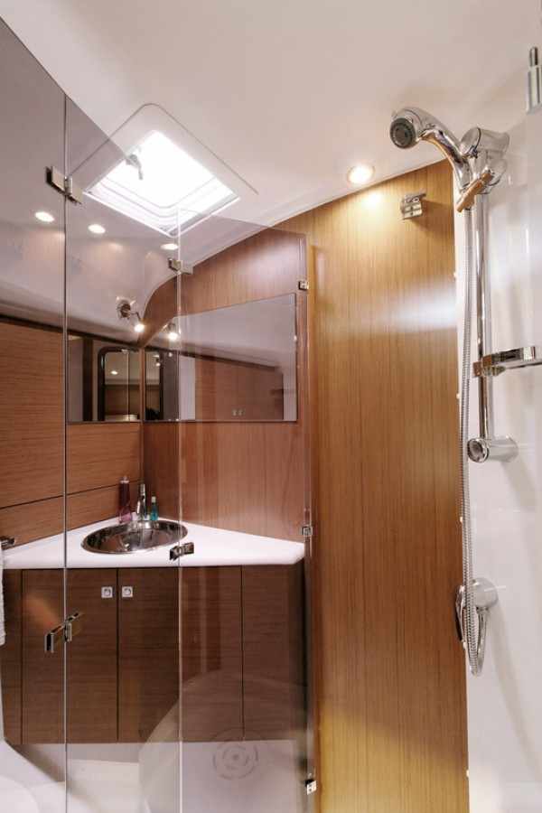 Sun Odyssey 45 DS velero de alquiler, baño