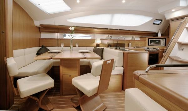 Sun Odyssey 45 DS velero de alquiler, salón