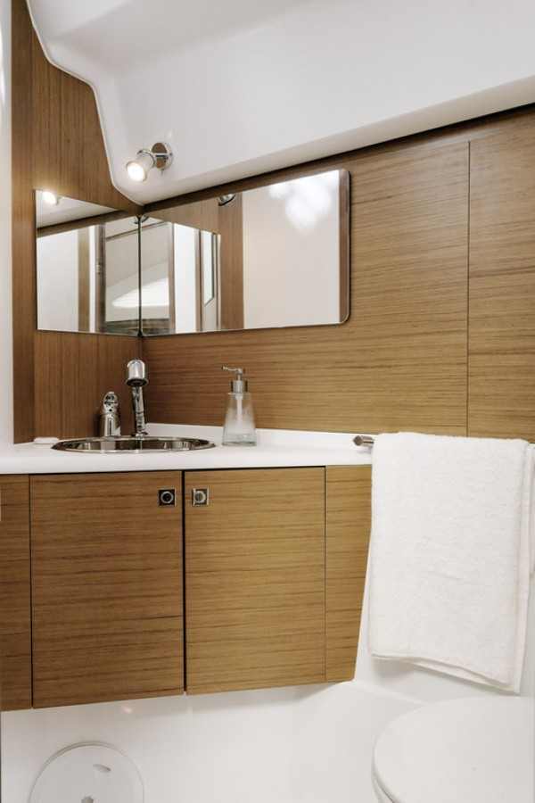 Sun Odyssey 45 DS velero de alquiler, baño