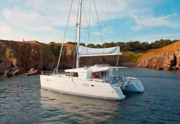 Catamar&aacute;n de alquiler Lagoon 450 fondeado