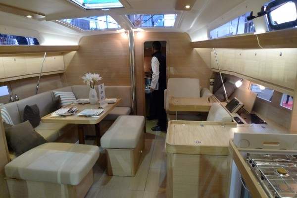 Dufour Grand Large 41 - Interior