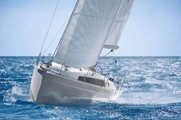 Bavaria 33 cruiser