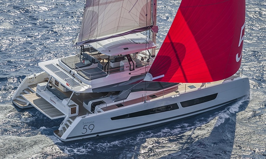 Catamaran de lloguer Samana 59 navegant