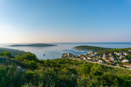 Isla de Vis - Hvar (13,50 mn)