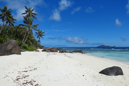 Thérèse Island - Silhouette Island (16.08 mn)