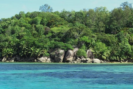 Silhouette Island - Ile Moyenne - Laraie Bay (45.95 mn)