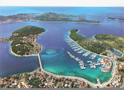 Rogoznica - Isla Žirje (17 mn)