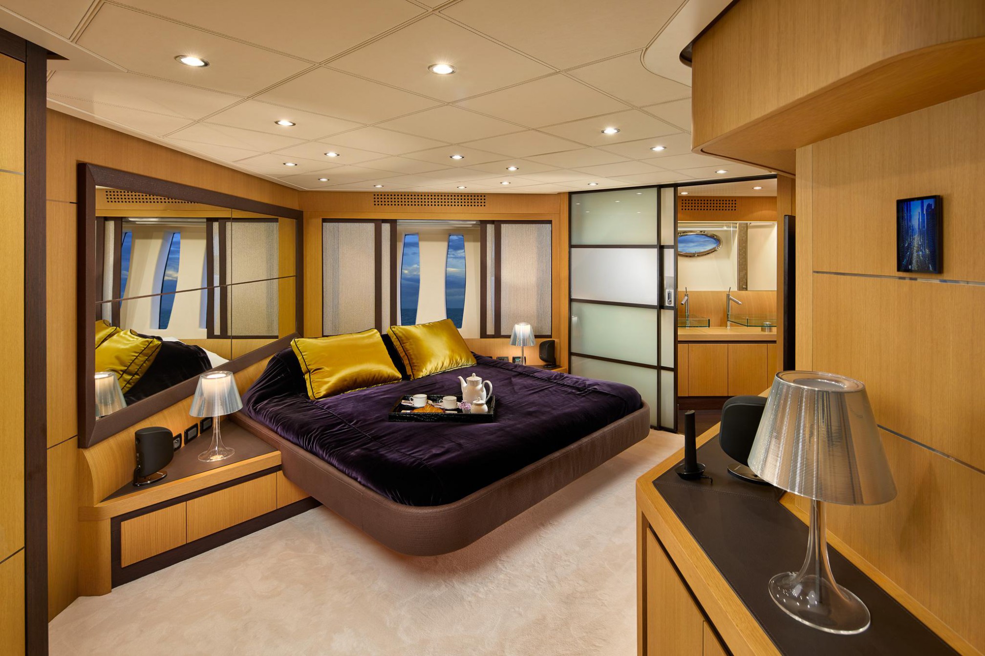 Rental yacht Pershing 90 cabin