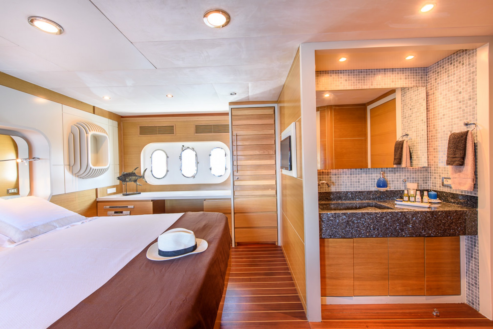 Rental yacht SEAWIDE cabin