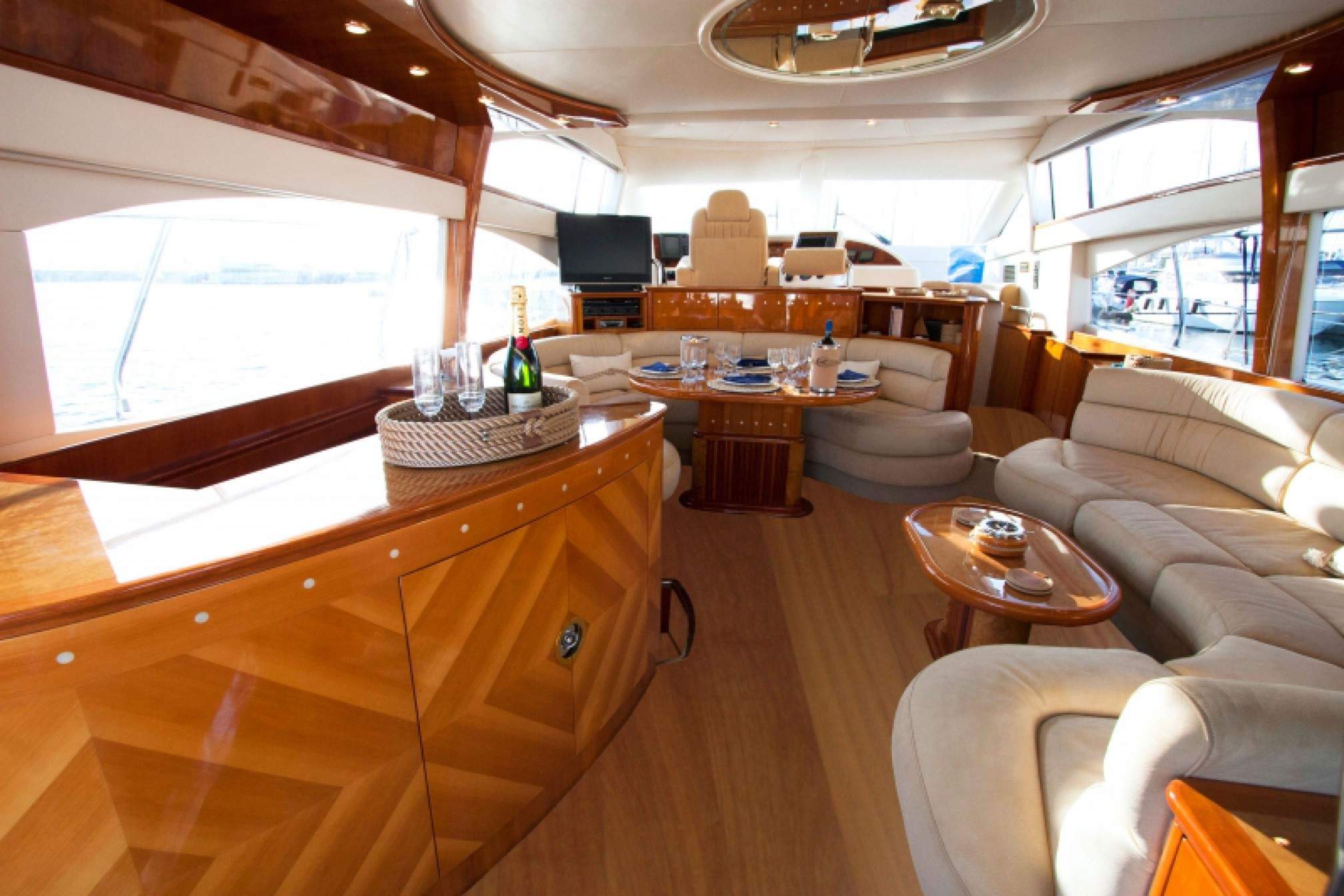 Azimut 58 yacht charter salon
