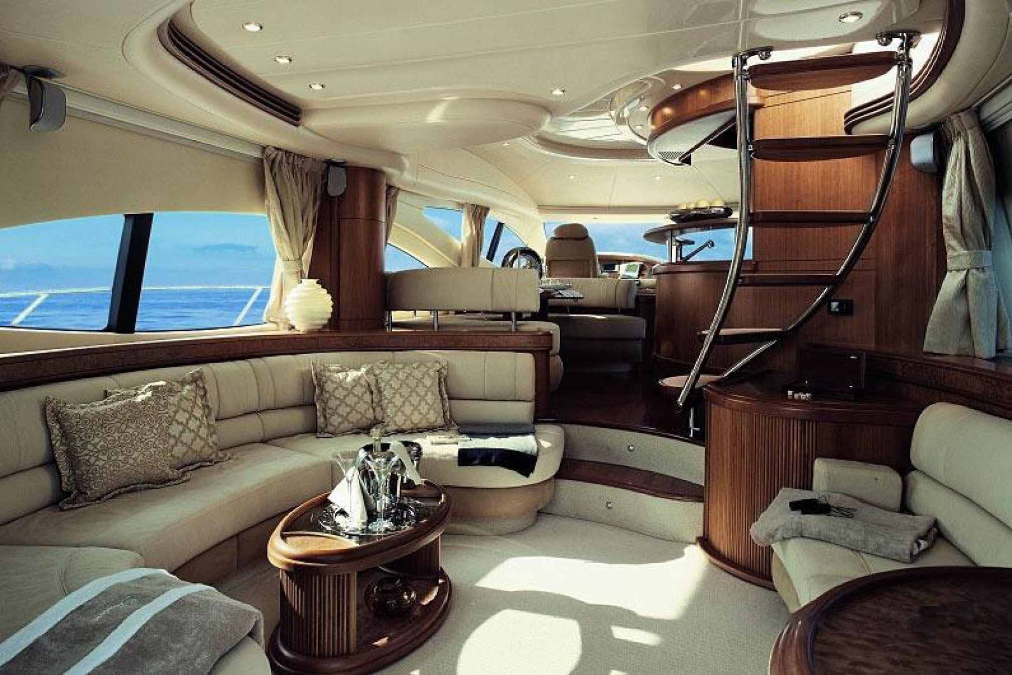 Azimut 68 yacht charter salon