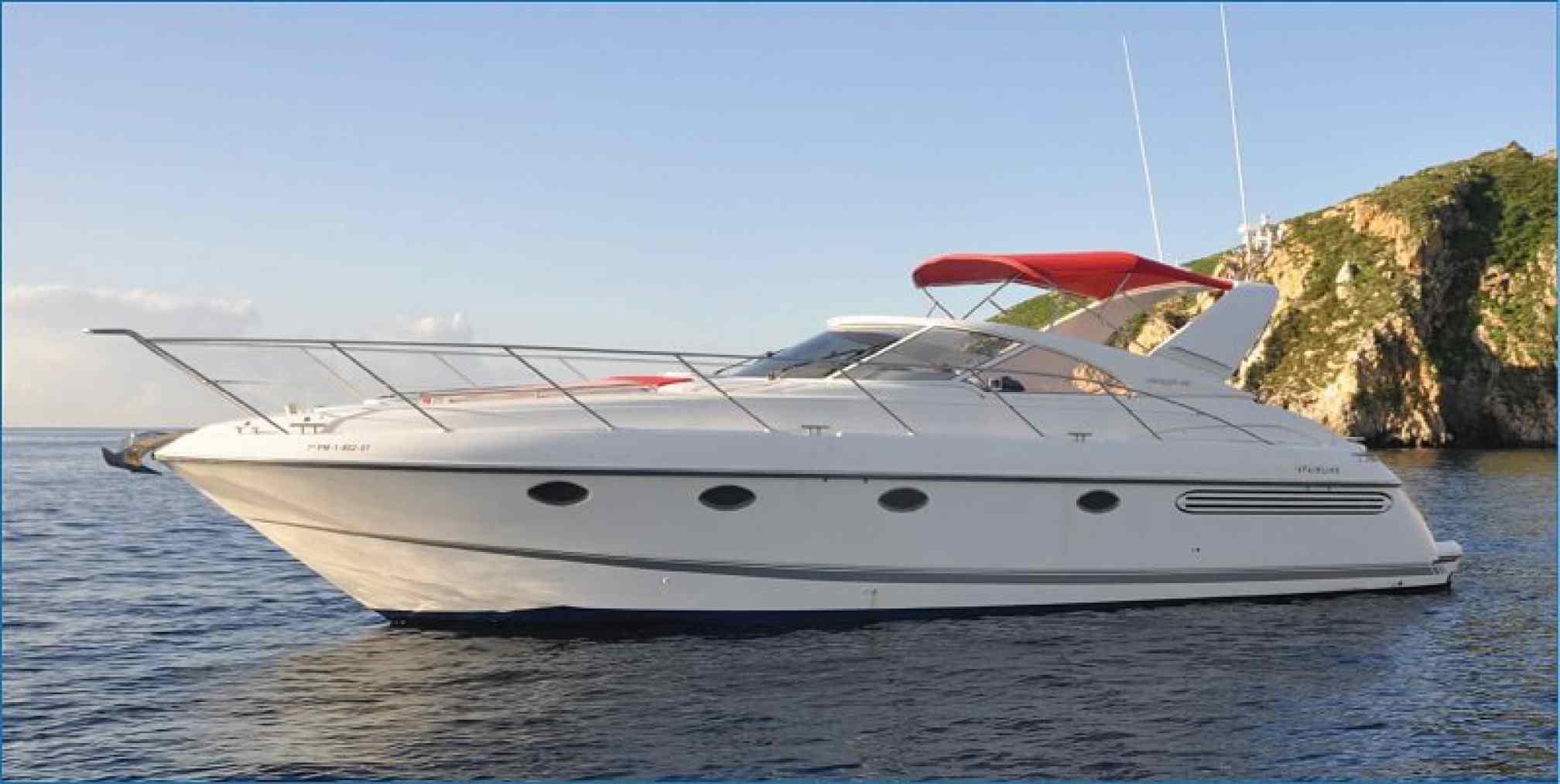 Fairline Targa 43 yacht charter mooring