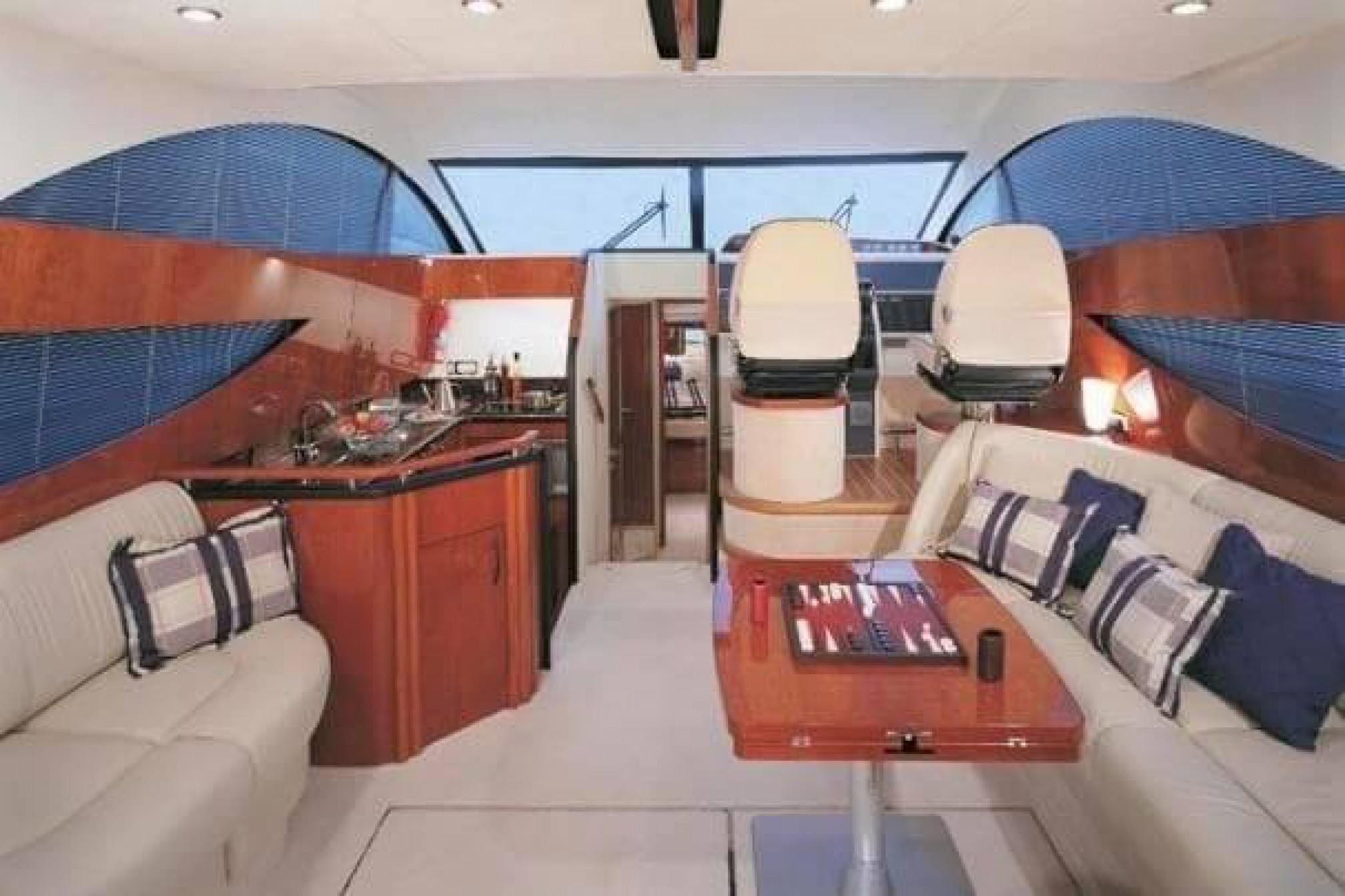 Fairline 46 yacht charter salon