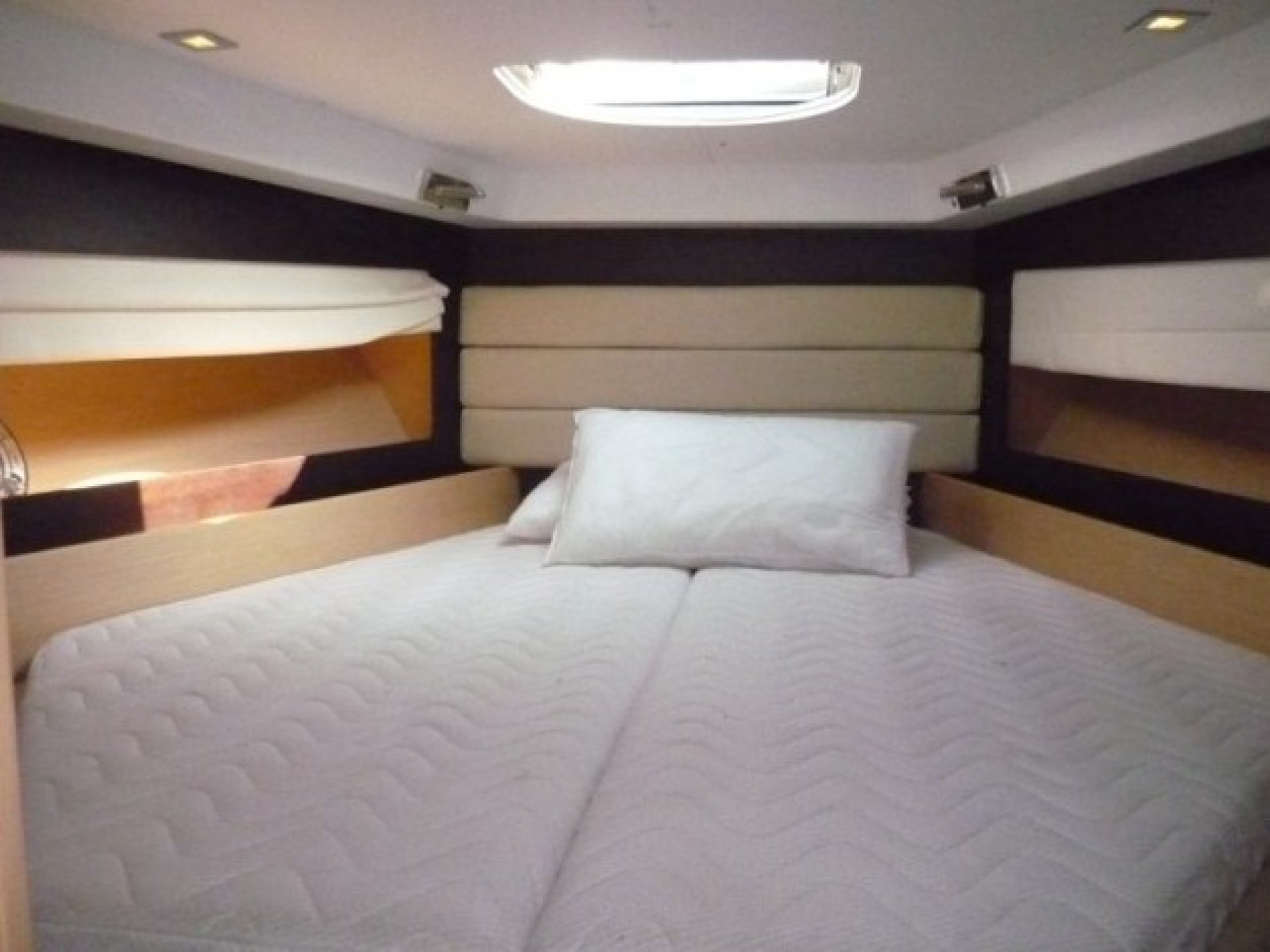 Rental yacht Monte Carlo 37 cabin