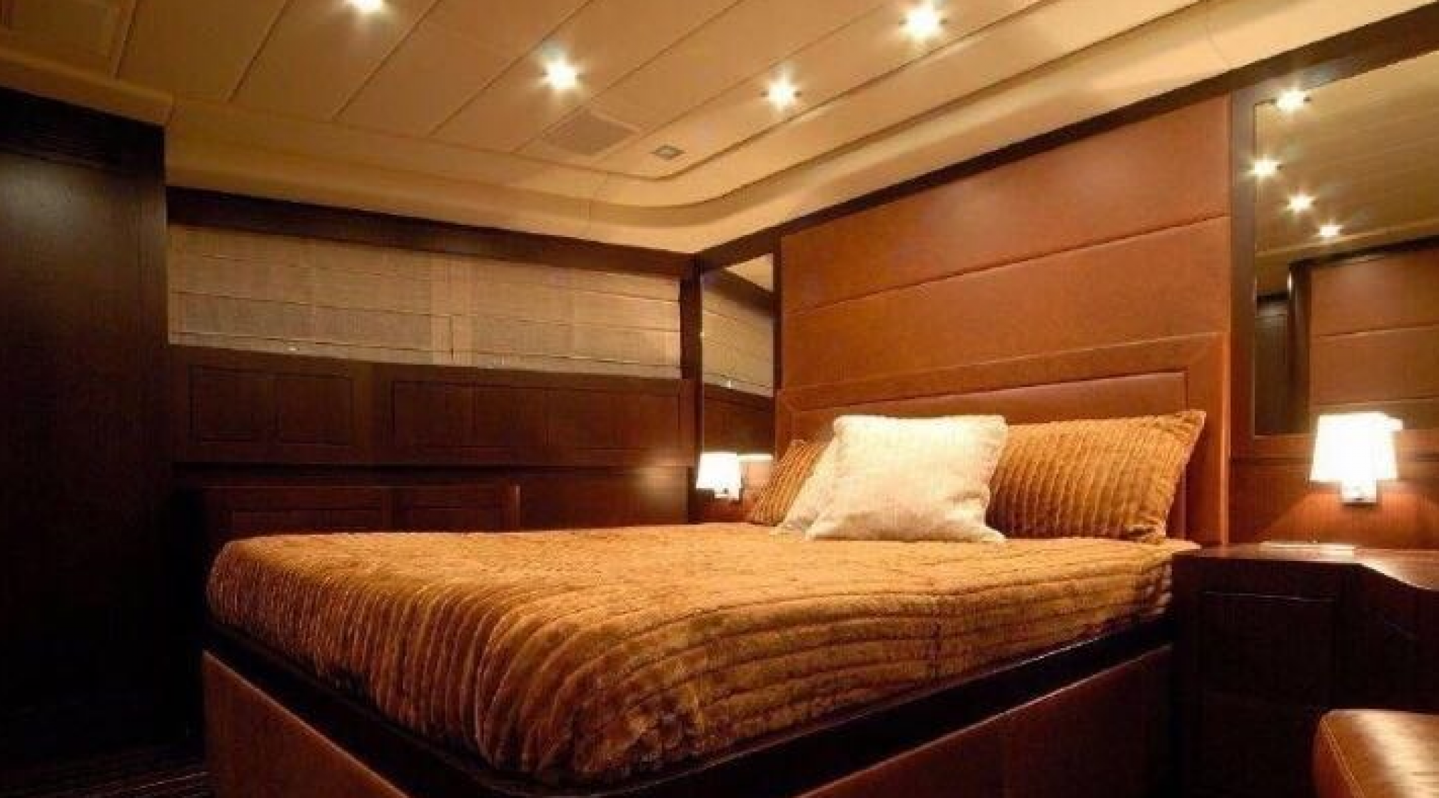 Rental yacht LUX ONE cabin