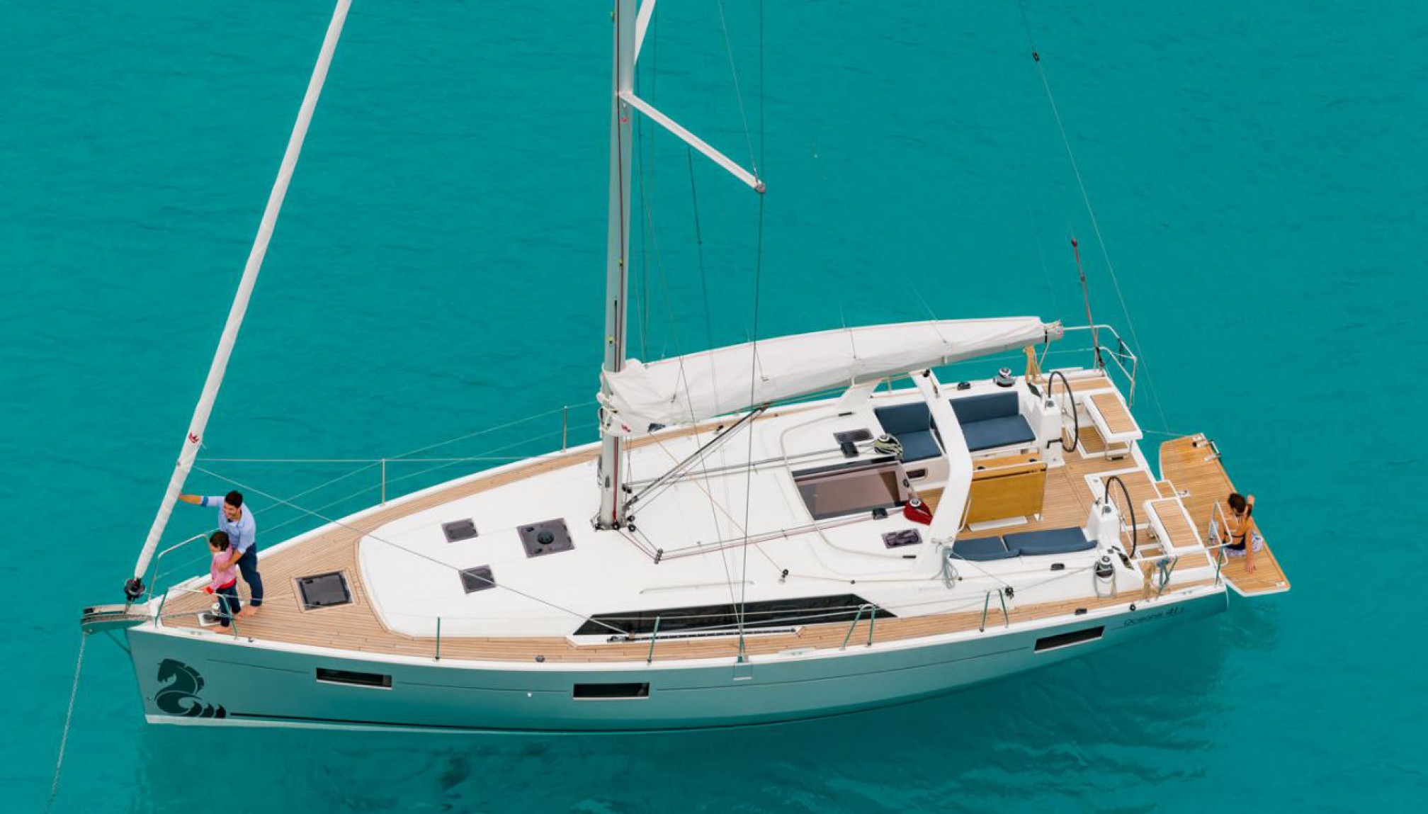 Rental sailing boat Oceanis 41.1 anchored