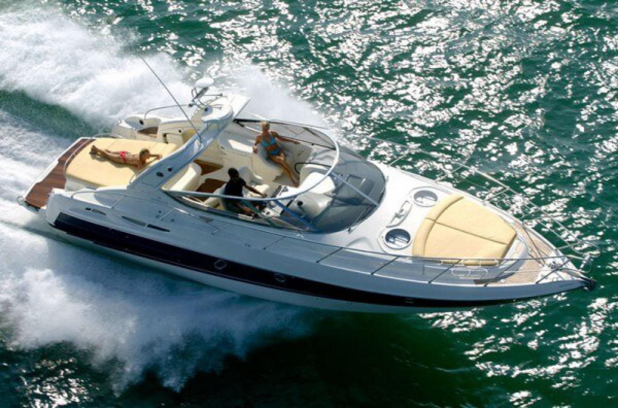 Cranchi 41 motorboat charter sailing